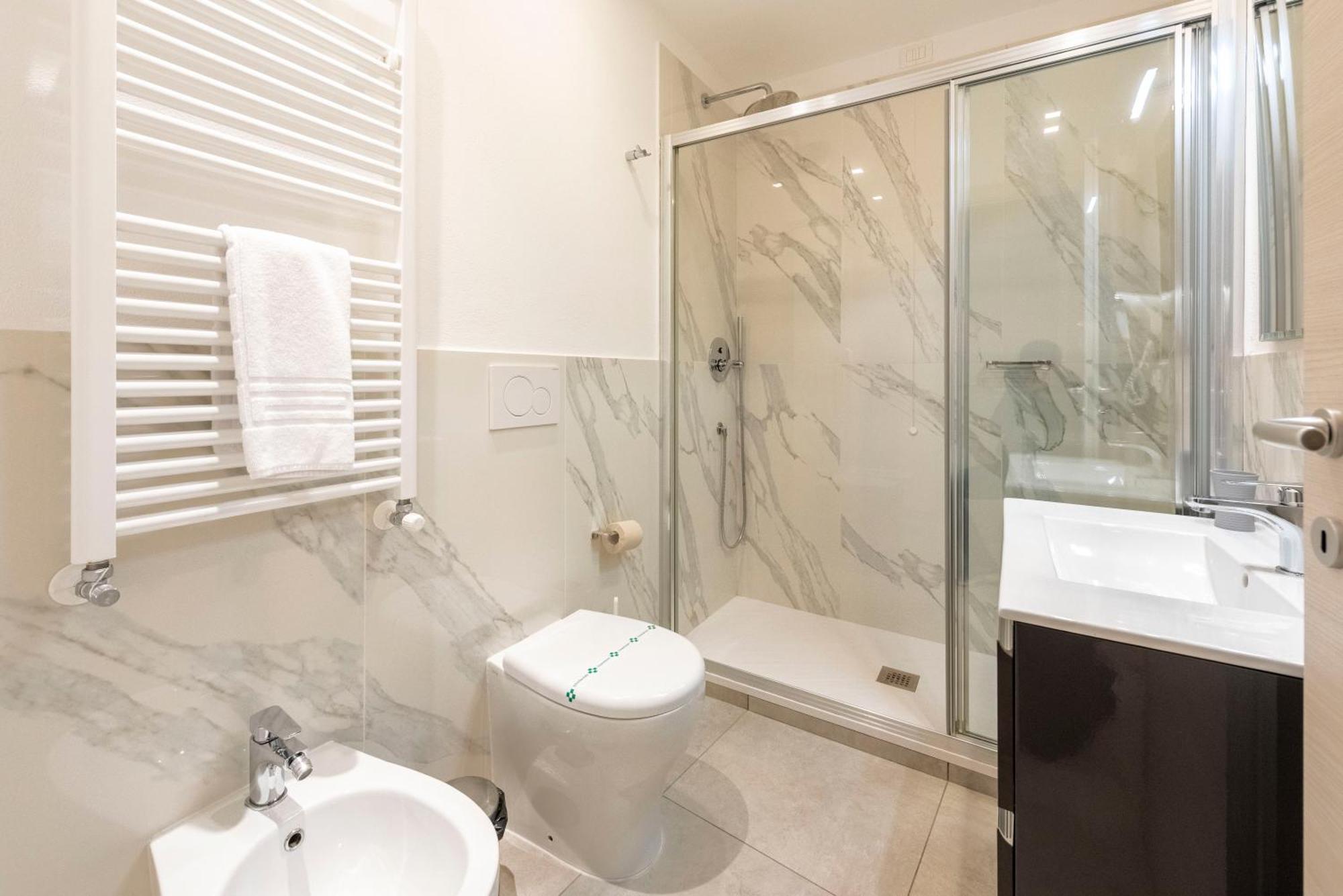Alla Casa Rosa Al Mare- Centrale A Di Fronte Al Mare- Emozionante- Garage Privato Gratuito A 800 Mt- Aria Condizionata-Wifi Rapallo Bagian luar foto